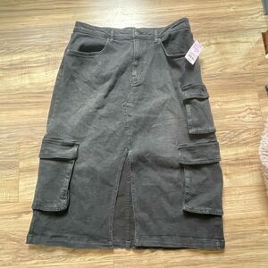 Black stretch denim slit cargo skirt